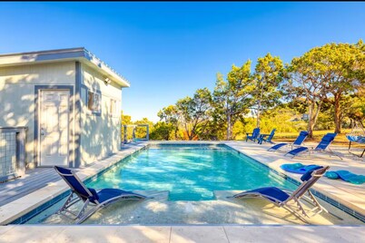 4000+ sf 5/5.5 Villa - 11 beds - POOL, HOT TUB, SPA, FIRE PIT- Huge GAME ROOM!