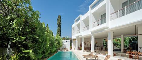 Outdoor pool, open 6:00 AM to 10:00 PM, pool loungers