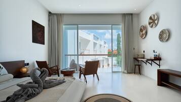 Design Double Room, Pool View | In-room safe, laptop workspace, free WiFi