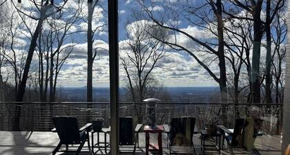 Spectacular Mountain Retreat- Serene Views!- The Groovy Groundhog