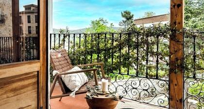 Lux 5BR Villa. Pool, WineCellar,Gardens,Games and BBQ
