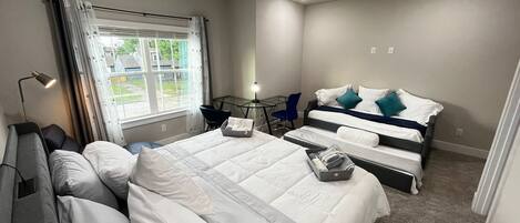 4 bedrooms, desk, iron/ironing board, free WiFi