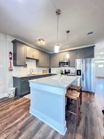 4 Bedroom / 4.5 Bathroom, Unit A_ Newly Built - Med Center / NRG / Downtown / UH