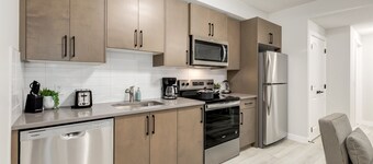 Ultra-Luxe 9-Bed Escape | 2 Kitchens |AC |BBQ