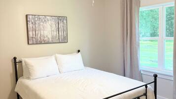 3 bedrooms, free WiFi, bed sheets