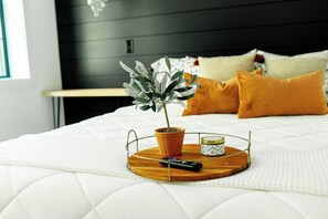 3 bedrooms, desk, iron/ironing board, travel cot