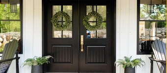 Luxury Barndominium- Indoor Pickleball & Hoops, Hot Tub, Stone Lake & Ski Nearby