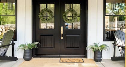 Luxury Barndominium- Indoor Pickleball & Hoops, Hot Tub, Stone Lake & Ski Nearby