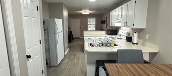 Charming 2-bedroom apartment near Lake Gaston and Roanoke Rapids Lake, shopping