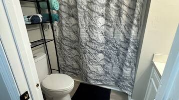 Toallas y papel higiénico