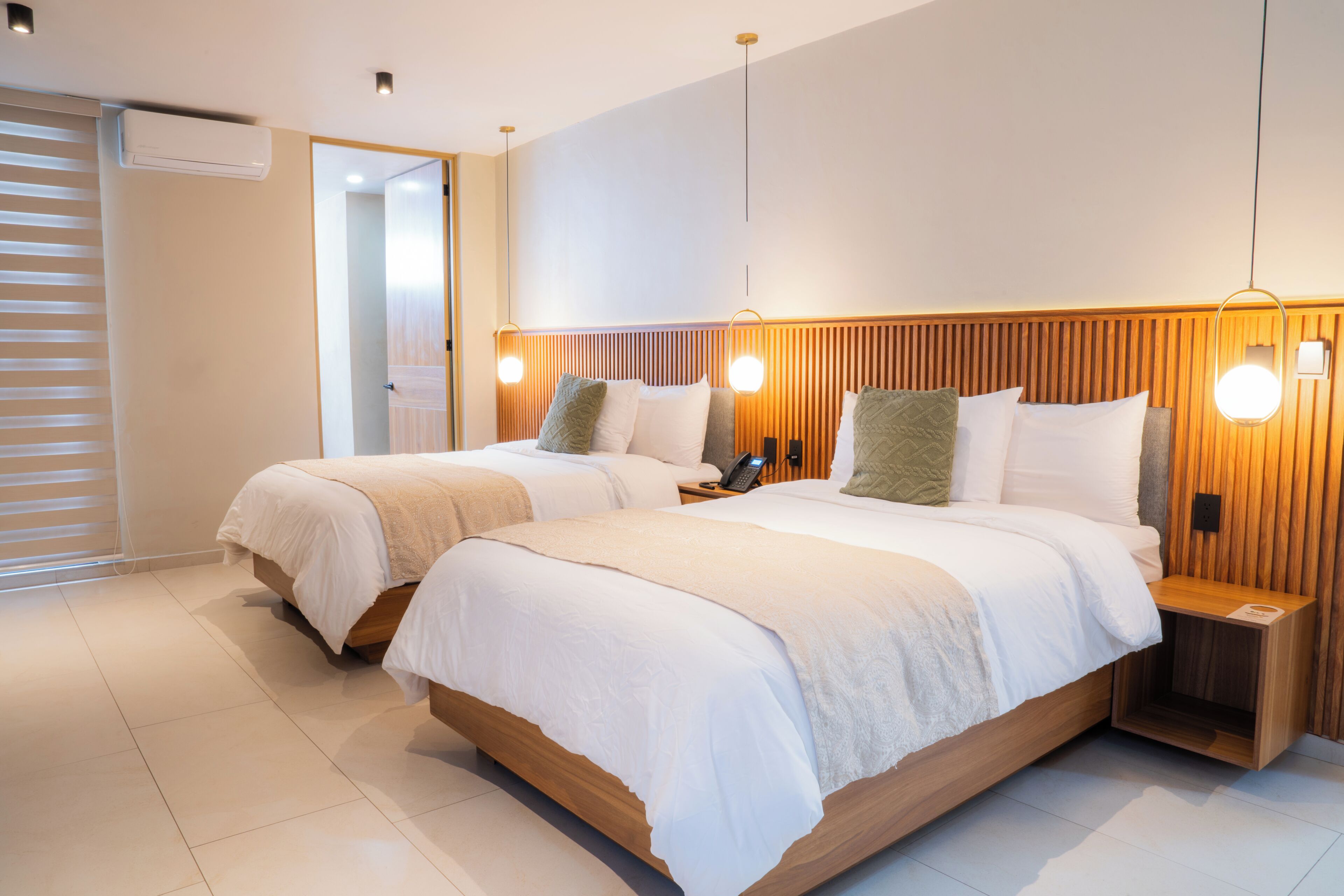 Exclusive Studio Suite | In-room safe, laptop workspace, iron/ironing board, WiFi (free)