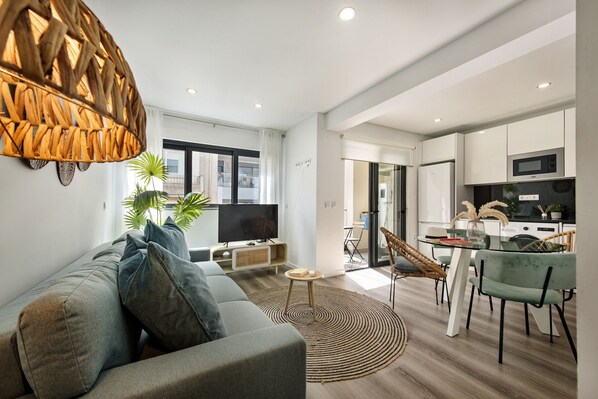 TV - Modern and welcoming, centrally located (Faro)