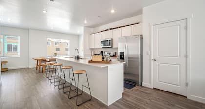 Family-Friendly 3-Story Home Sleeps 8