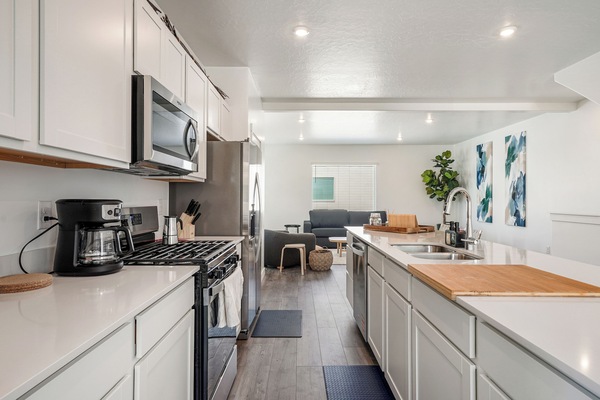 Refrigerador, microondas, horno, placa de cocina