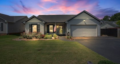 Cozy and luxurious Home with Pool 3BR 2BT