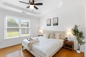 3 bedrooms, iron/ironing board, WiFi, bed sheets