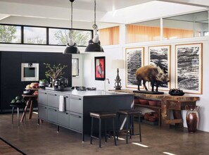 Køleskab, ovn, kogeplade, opvaskemaskine