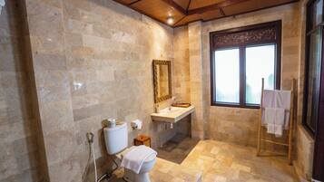 Superior Double Room | Bathroom