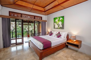 Minibar, tabla de planchar con plancha, wifi gratis y ropa de cama