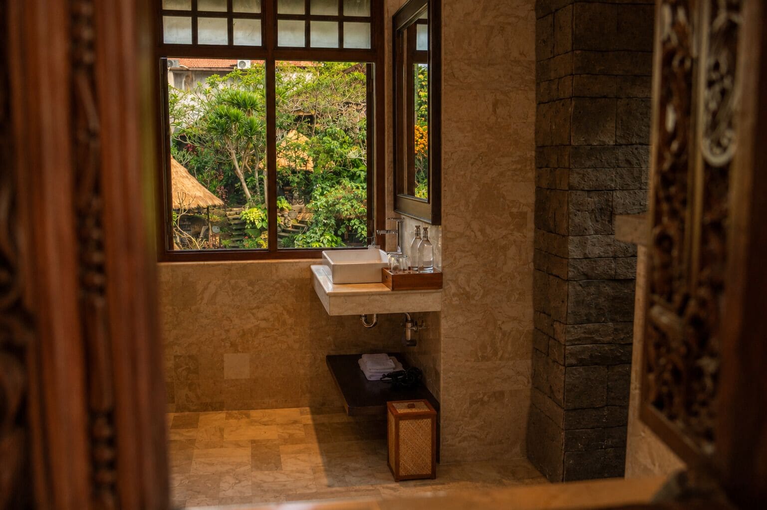 Chậu rửa trong phòng tắm