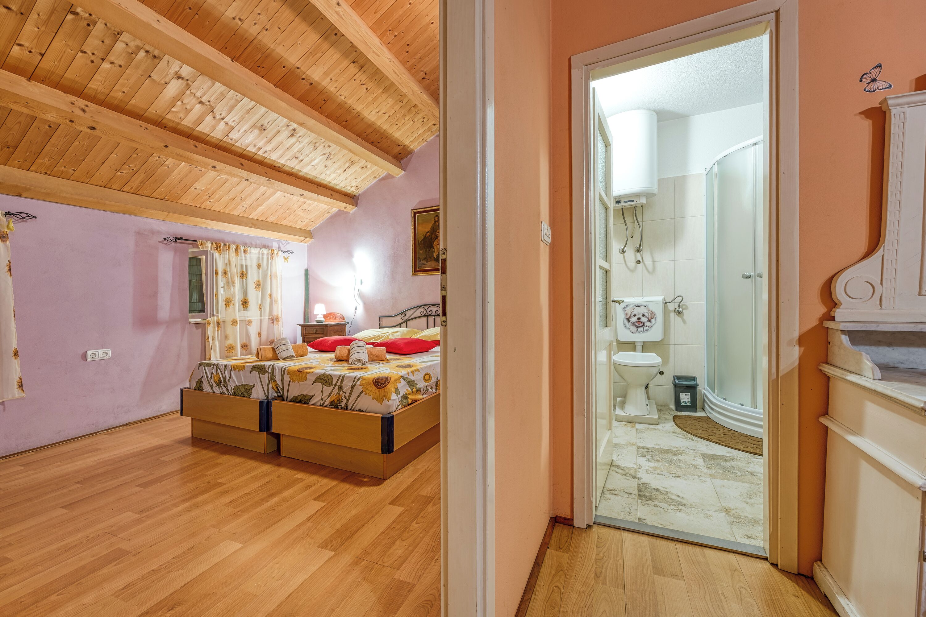 2 bedrooms, iron/ironing board, free WiFi, bed sheets