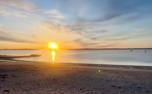 Charming 2-bedroom apartment - just steps from Lincolnville Beach!