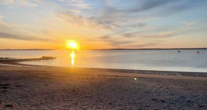 Charming 2-bedroom apartment - just steps from Lincolnville Beach!