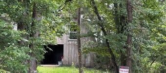 Charming barn with AC in Simms - Perfect for a secluded cozy getaway.