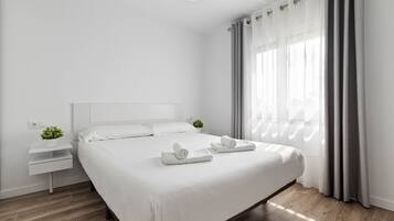 2 bedrooms, iron/ironing board, travel cot, free WiFi