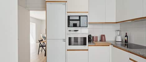 Frigorifero, microonde, forno, lavastoviglie
