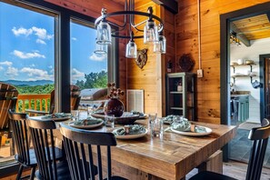 Dining - Soaring Views - Pet Friendly, Wi-Fi, Hot Tub, Game Room, 3x King Beds, Fishing! (Sevierville)