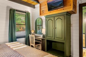 3 chambres, bureau, fer et planche à repasser, accès au Wi-Fi (inclus)