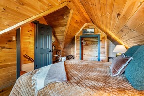 3 bedrooms, desk, iron/ironing board, free WiFi - Soaring Views - Pet Friendly, Wi-Fi, Hot Tub, Game Room, 3x King Beds, Fishing! (Sevierville)