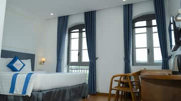 Habitación doble Deluxe, vista a la colina | Escritorio y wifi gratis