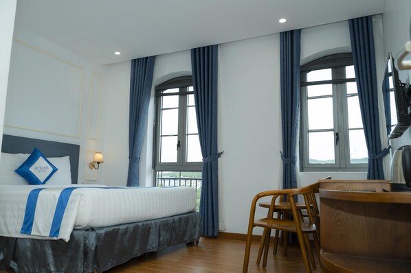 디럭스 더블룸, 언덕 전망 | 책상, 무료 WiFi