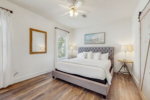 3 bedrooms, iron/ironing board, Internet, bed sheets - Gorgeous coastal home with plenty of space and easy beach access (Inlet Beach)