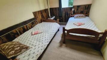 4 chambres, bureau, Wi-Fi gratuit, draps fournis