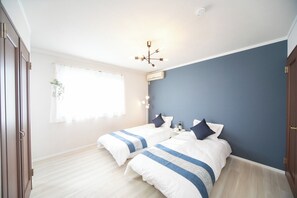 4 bedrooms, desk, free WiFi, bed sheets