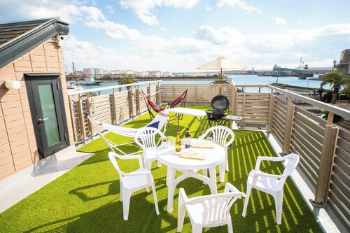 Accommodates 12 people Rooftop BBQ available Pets allowed Convenient house near the harbor Takas / Yokkaichi Mie