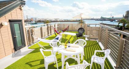 Accommodates 12 people Rooftop BBQ available Pets allowed Convenient house near the harbor Takas / Yokkaichi Mie