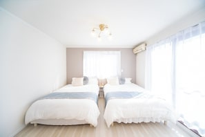 4 bedrooms, desk, free WiFi, bed sheets
