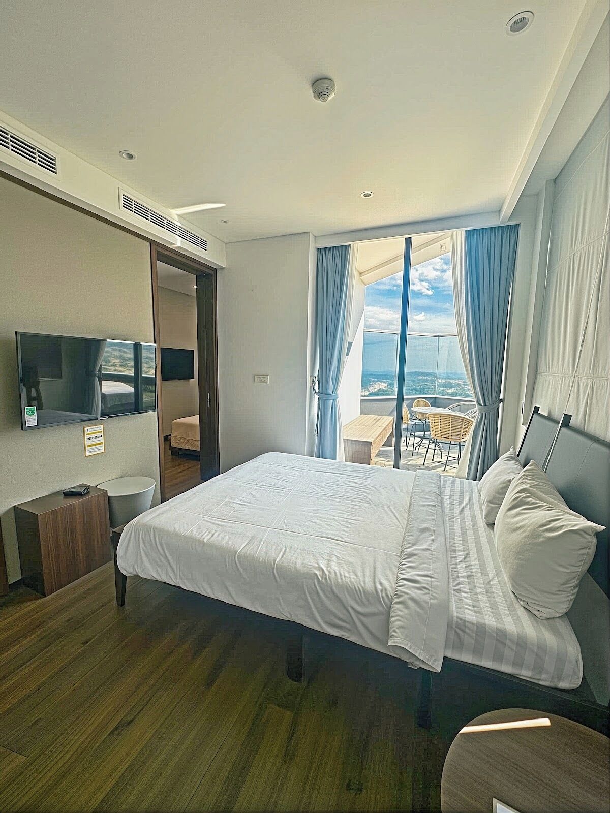 Appartement, 1 chambre, piscine privée, vue sur la plage | Coffre-fort, ameublement unique, rideaux d’obscurcissement