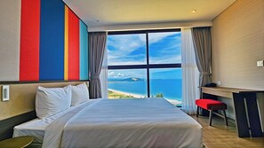 Lejlighed - 2 soveværelser - balkon - udsigt til have | Pengeskab på værelset, individuel indretning, mørklægningsgardiner