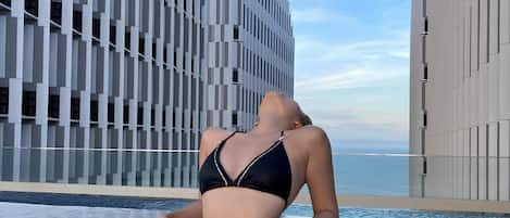 4 outdoor pools, pool umbrellas, pool loungers