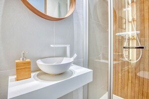 Shower, towels