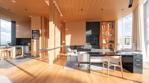 Frigorifero, microonde, piano cottura, pentole/stoviglie/utensili