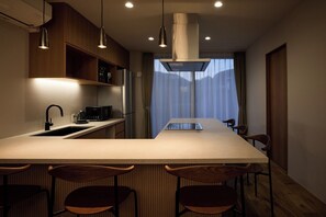 Fridge, microwave, stovetop, cookware/dishes/utensils