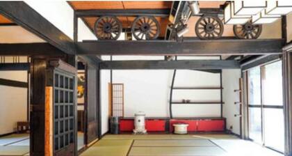 An oldstyle inn where you can cook rice in a stov / Shinshiri Aichi