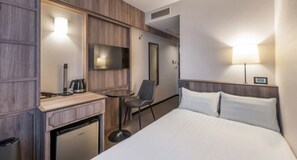 1 dormitori, escriptori, planxa i posts de planxar i wifi gratuïta