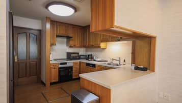 Fridge, microwave